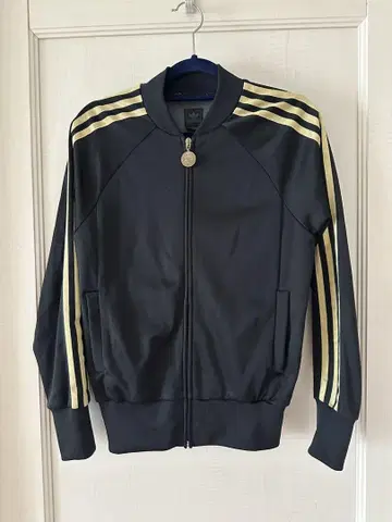 adidas 블랙 골드 스트라이프 저지 85