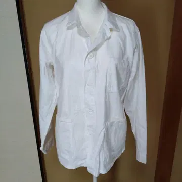 화이트 버튼 캐주얼 자켓