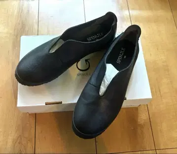 새상품급 SPINGLE 스핑글 블랙 슬립온 가죽 신발