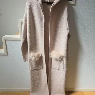 후드 부착 베이지 롱 코트