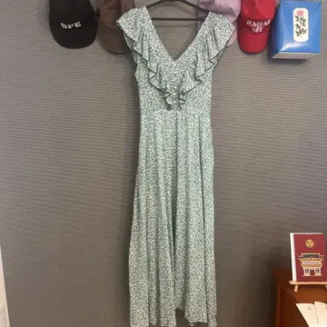 스카이블루 꽃무늬 프릴 원피스