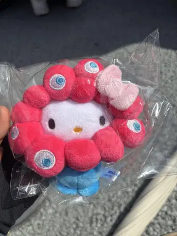 간사이 박람회 산리오 미야쿠미야쿠 변신 헬로키티 카라비너 포함