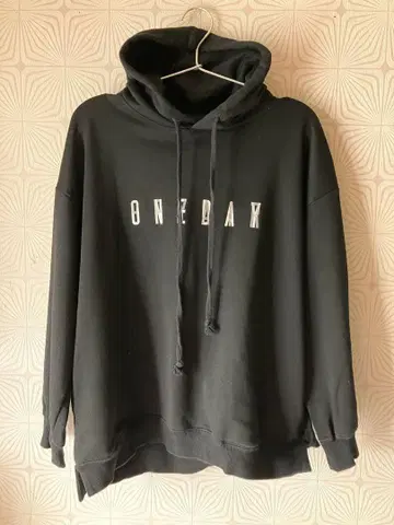 [ ONEDAY ] 스파이 에어 라이브 굿즈 별 후드 부착 블랙 후드티