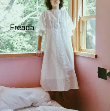 freada 프리다 백 레이스 원피스