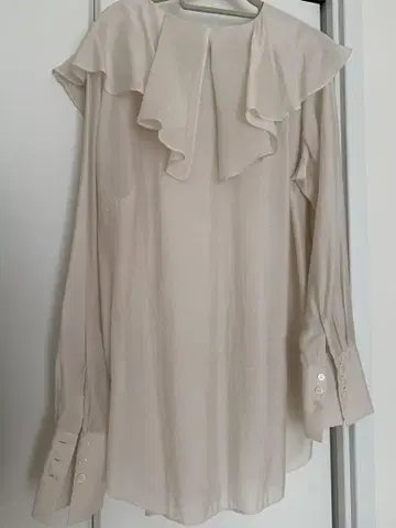 온워드 베이지 프릴 긴팔 셔츠