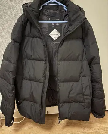GORE-TEX 블랙 다운 자켓