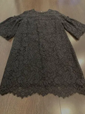 어도어 블랙 꽃무늬 레이스 플레어 소매 원피스