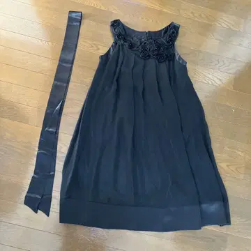 블랙 꽃 장식 드레스 M 사이즈