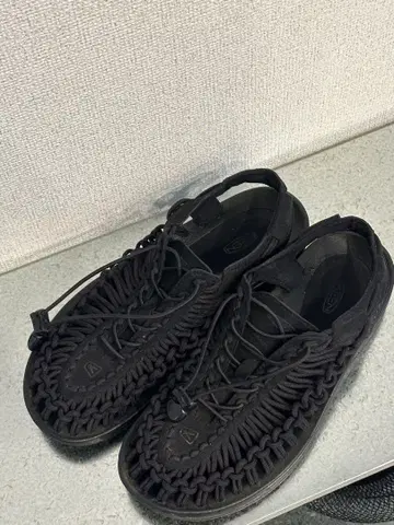 KEEN 블랙 샌들 뜨개질 디자인