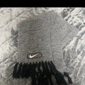 NIKE 프린지 머플러 그레이