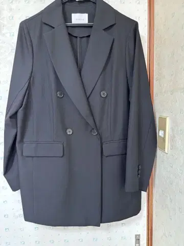 미사용 새상품 CLOCHE 블랙 테일러드 자켓