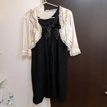 axes femme 프릴 볼레로와 드레스 세트