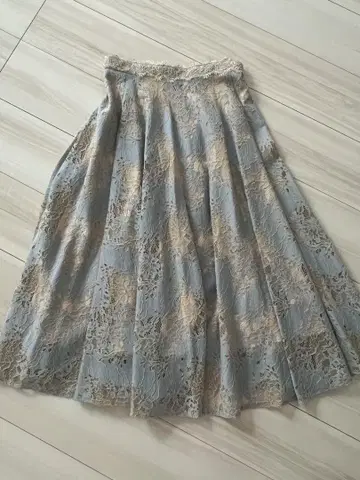 질스튜어트 레이스 패턴 플레어 스커트