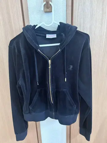Juicy Couture 블랙 후드티