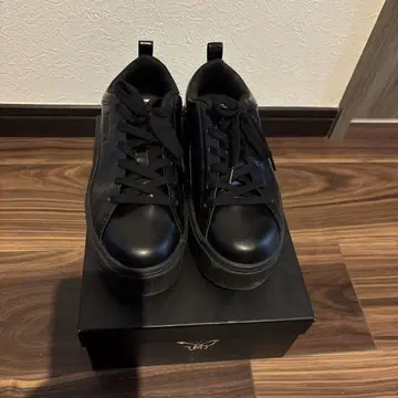 PUMA 블랙 통굽 스니커즈