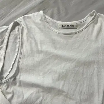 Ray BEAMS 화이트 긴팔 T셔츠