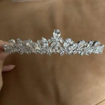 엘레강트 크리스탈 티아라 Bliss