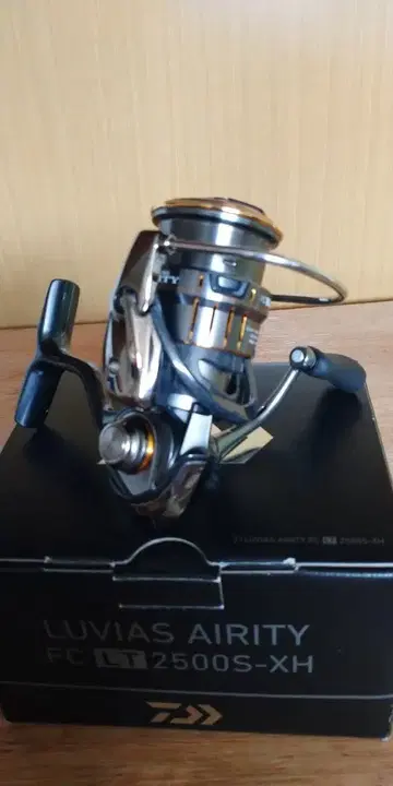 DAIWA LUVIAS AIRITY FC LT 2500S-XH