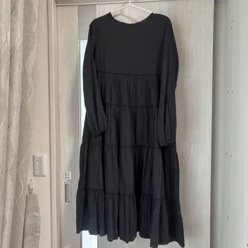 블랙 티어드 드레스 긴팔