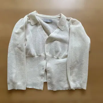 Audrey and John Wad 아이보리 시어 가디건