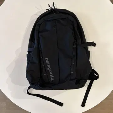 파타고니아 블랙 백팩 28L