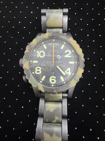 NIXON 카모플라쥬 크로노그래프 300m