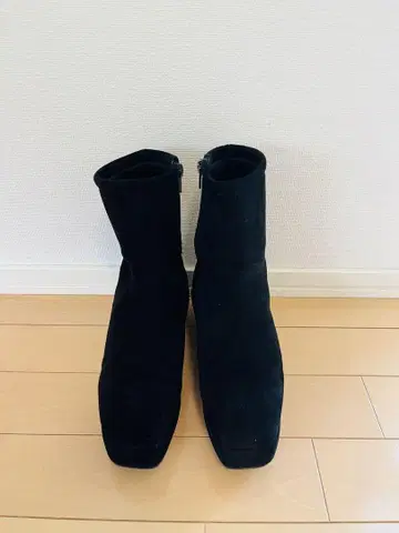 질 바이 질 스튜어트 블랙 스웨이드 웨지힐 부티