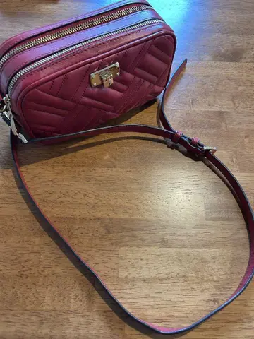 MICHAEL KORS 버건디 숄더백