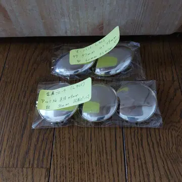 금속 브로치 안나와 라팡