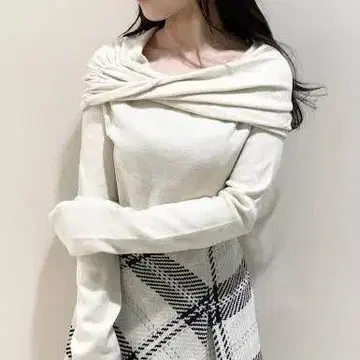 [새상품급] 오프숄더 니트 풀오버 SNIDEL