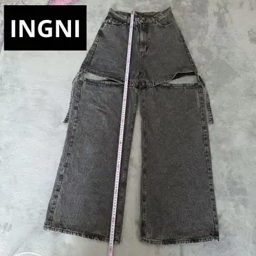 INGNI 컷 아웃 디자인 블랙 데님