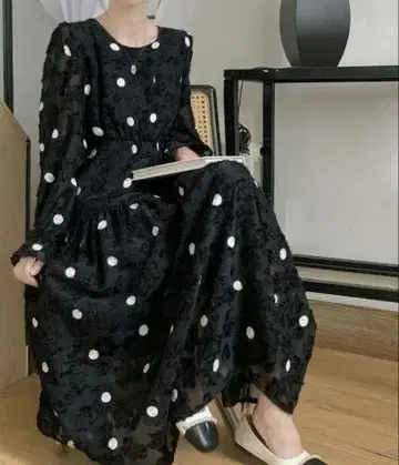ABITOKYO 도트 자수 캔디 슬리브 자카드 플레어 롱 원피스