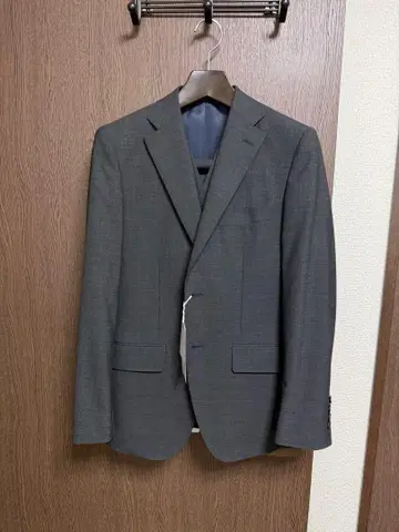 Y5 미사용 새상품! 고품질! 최신 그레이 3피스 수트가 하자품 입고!