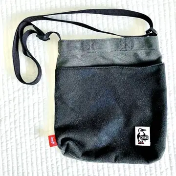CHUMS 포켓 부착 숄더백