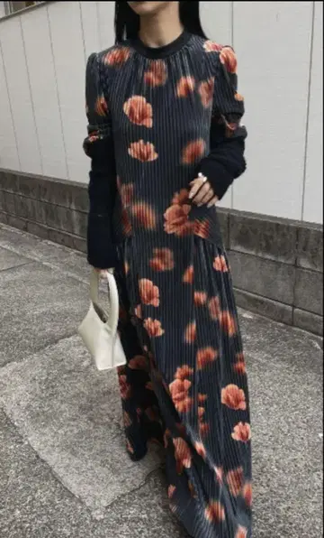 MILA VELOUR CUT DRESS M 사이즈