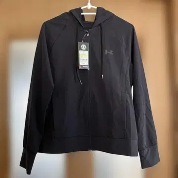 언더아머 블랙 후드 부착 나일론 후드티