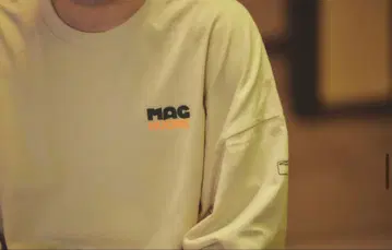 MAG HUONE 포옹 로우류 T셔츠 (베이지)