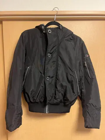 PEUTEREY 블랙 다운 자켓 짧은 기장 MA1