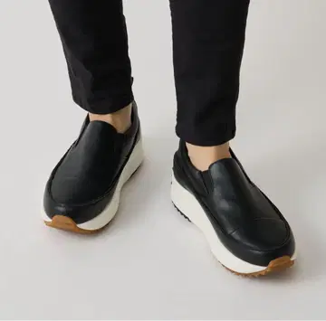 [ 미사용 새상품 ] 비어즐리 가죽 슬립온 24.5cm BK2