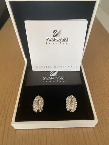 Swarovski 크리스탈 귀찌