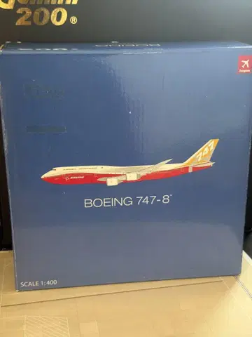 Boeing 747-8 1/400 스케일 모델