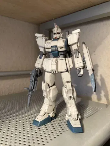 HGUC 1/144 건담 Ez8 (성형색 마감)