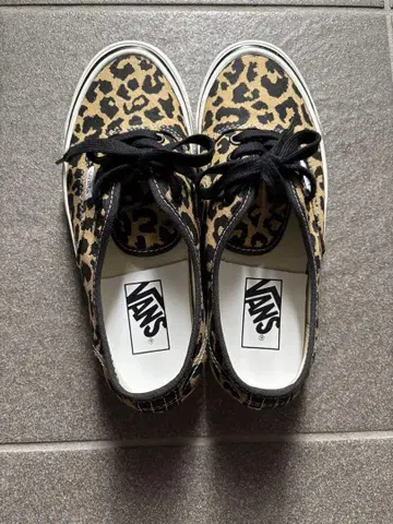 VANS 레오파드 무늬 스니커즈