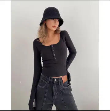 [ 미사용 ] CHE GIOIA 케조이아 헨리넥 U넥 리브 상의 블랙
