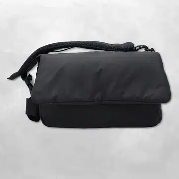 CLESSTE 크레스트 PADDED FLAP HOLIDAY BAG