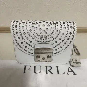 FURLA 숄더백 화이트 컷 아웃 디자인