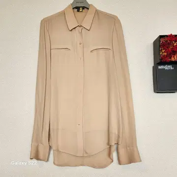 띠어리 베이지 긴팔 실크 셔츠