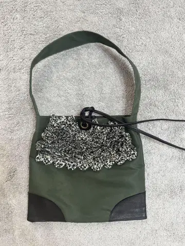 카르네 올리브 그린 나일론 백