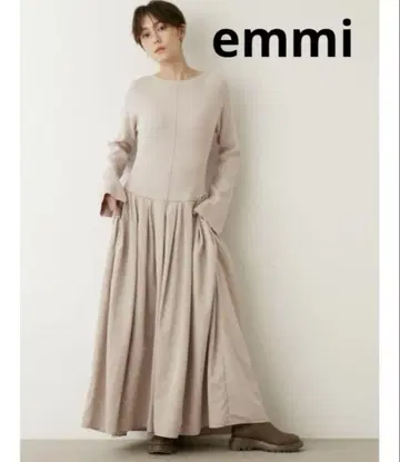 [ emmi atelier ] 니트 도킹 플레어 원피스 베이지
