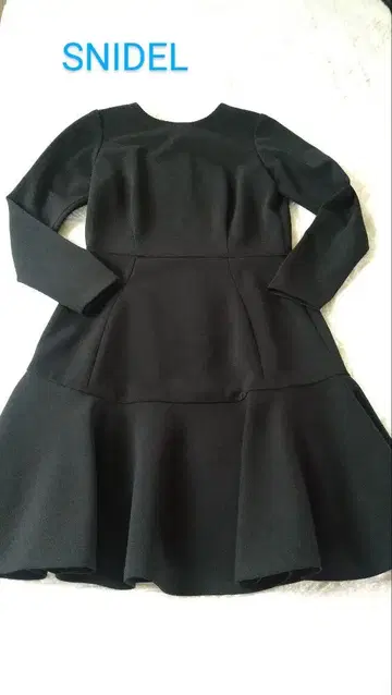 SNIDEL 블랙 플레어 원피스 긴팔